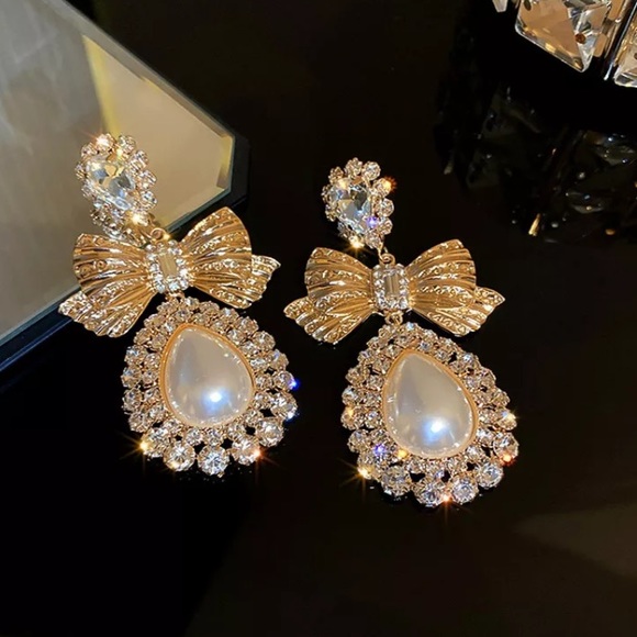🌟 Gold Color Bowknot Crystal Oversize Water Drop Pearl Dangle Statement - Picture 3 of 6